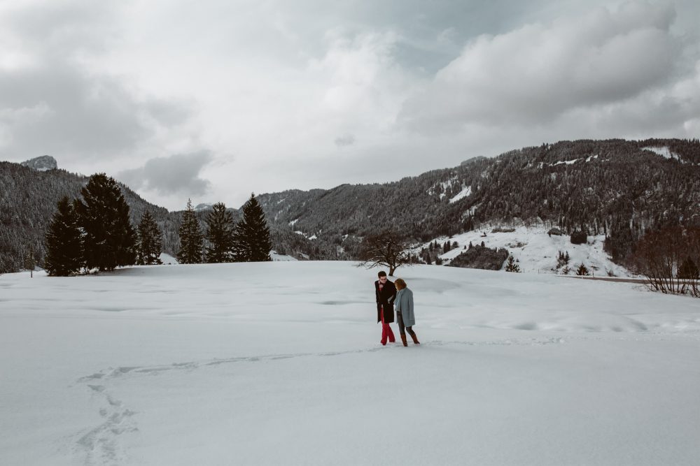 Babybauchshooting im winterlichen Allgäu