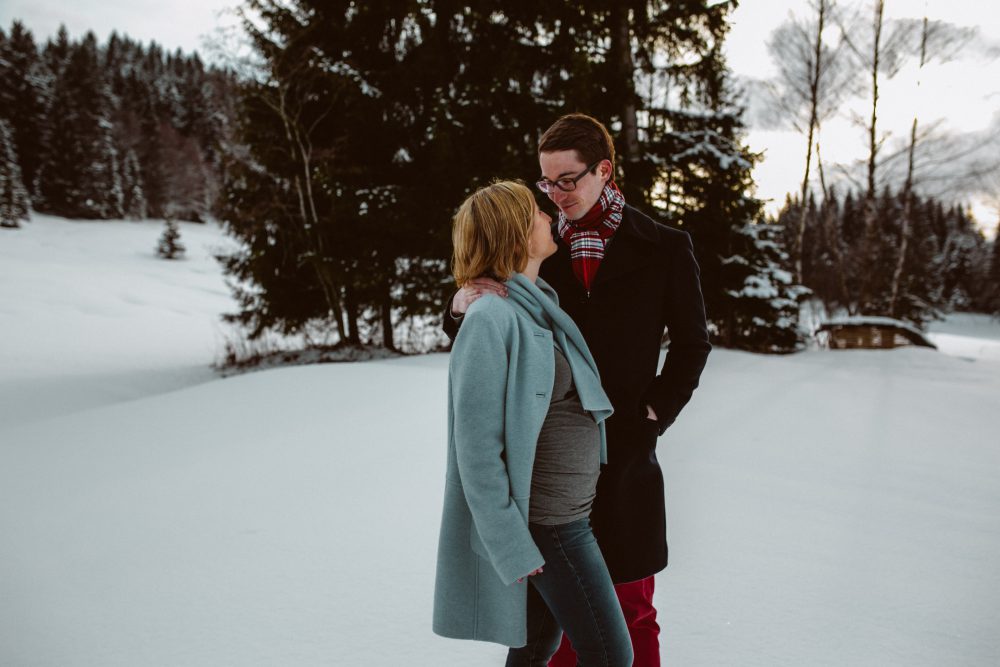 Babybauchshooting im winterlichen Allgäu