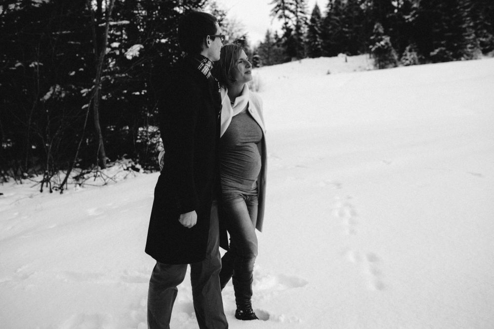 Babybauchshooting im winterlichen Allgäu