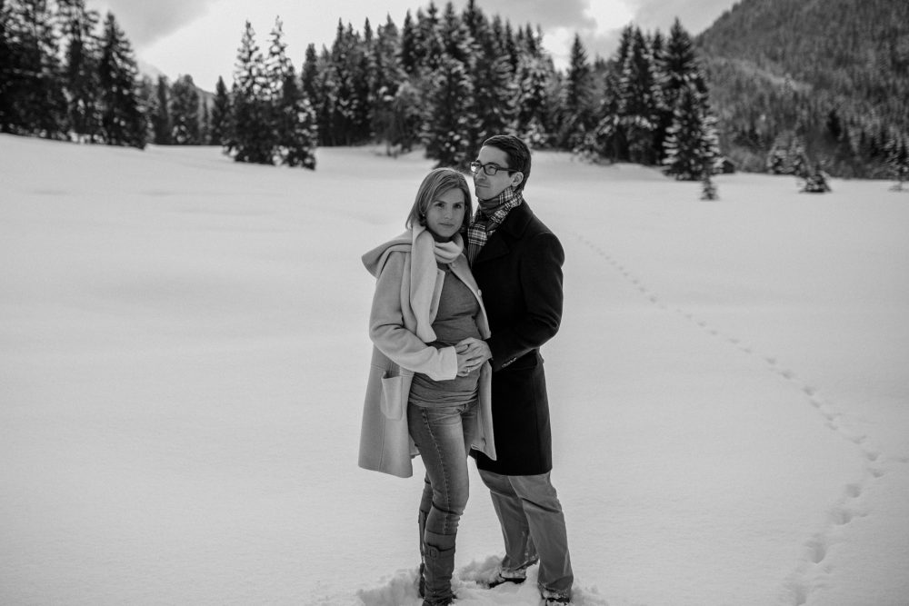 Babybauchshooting im winterlichen Allgäu