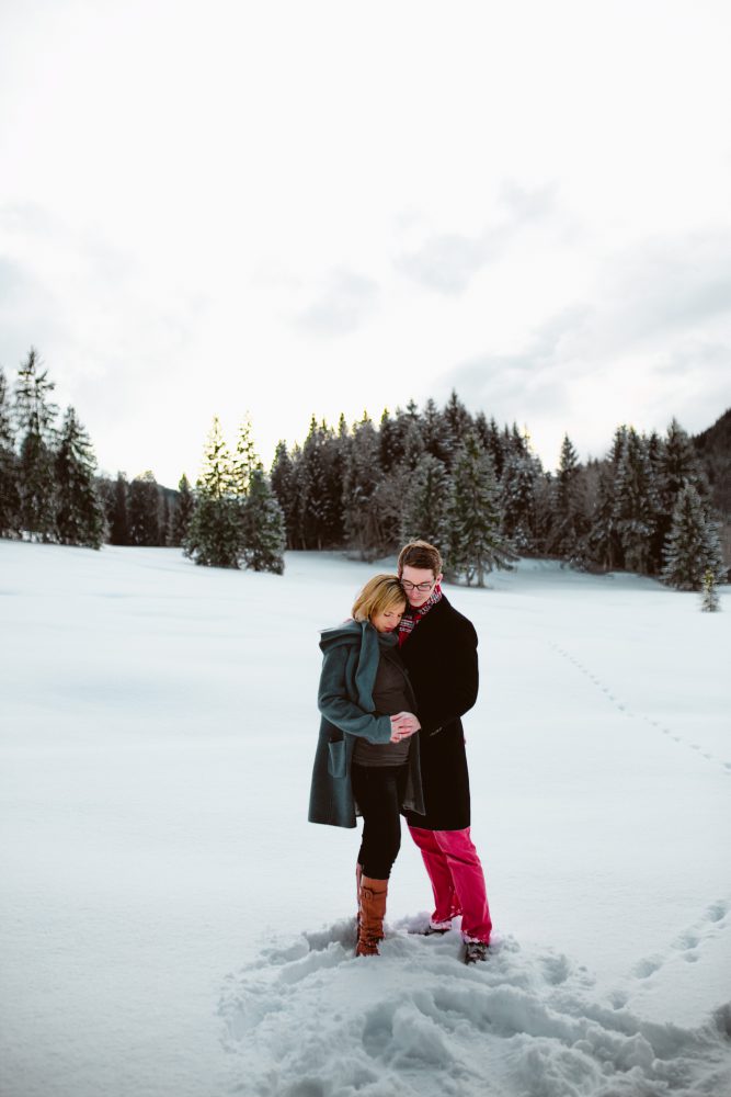 Babybauchshooting im winterlichen Allgäu
