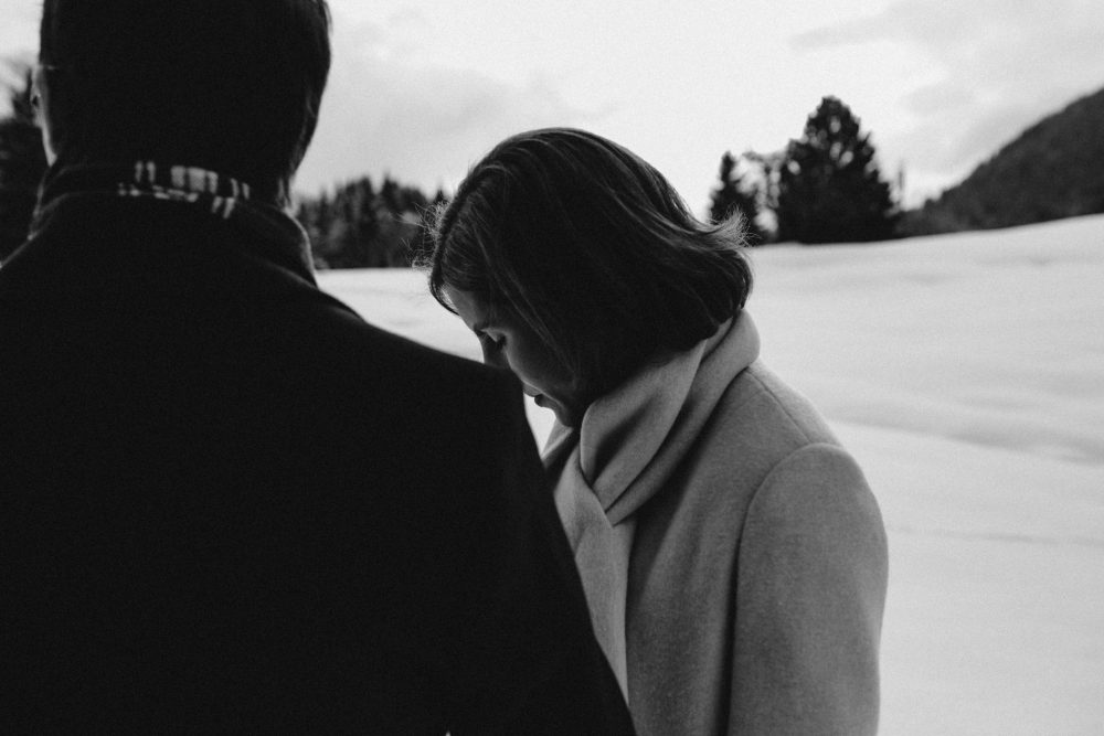 Babybauchshooting im winterlichen Allgäu