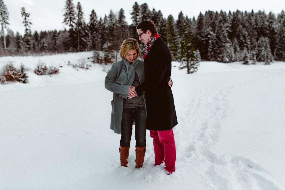 Babybauchshooting im winterlichen Allgäu