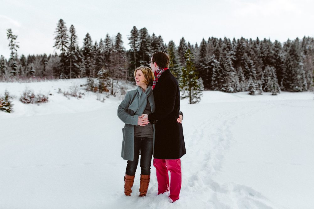 Babybauchshooting im winterlichen Allgäu