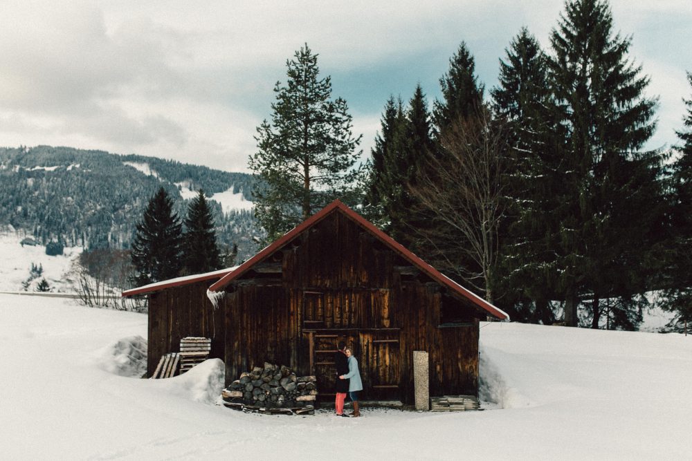 Babybauchshooting im winterlichen Allgäu