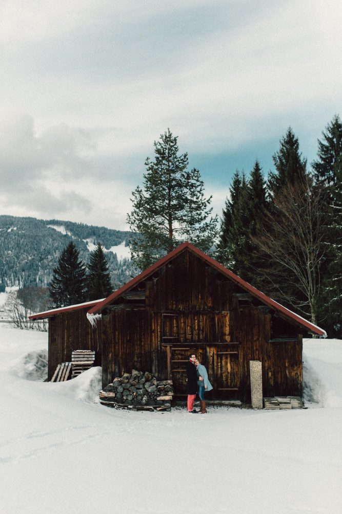 Babybauchshooting im winterlichen Allgäu