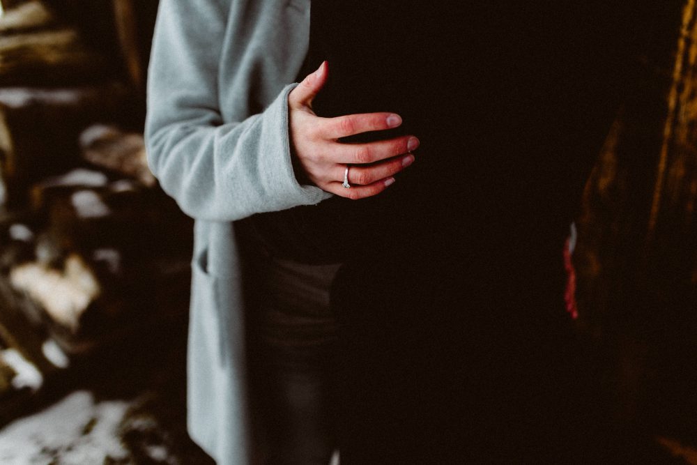 Babybauchshooting im winterlichen Allgäu