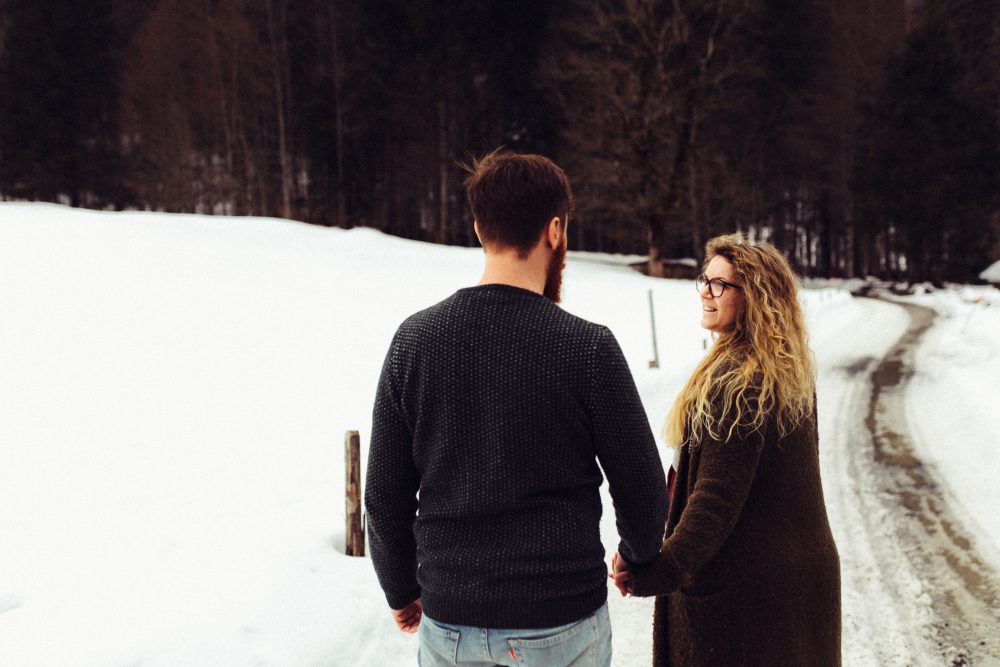 Babybauchshooting mit Schneeweitblick