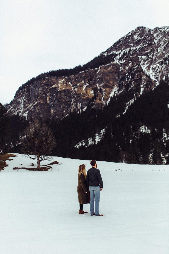 Babybauchshooting mit Schneeweitblick