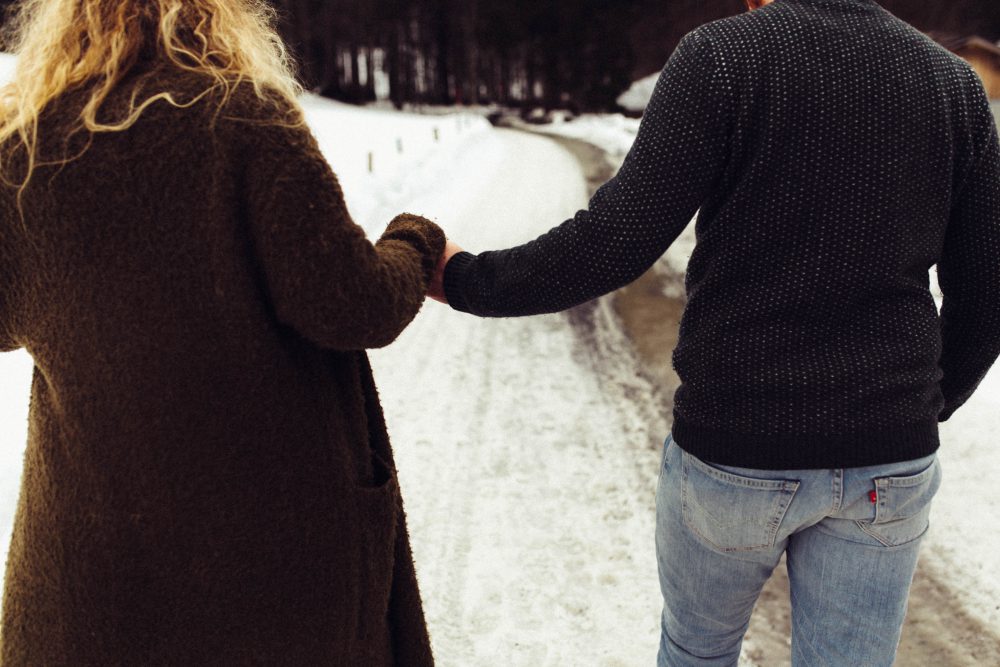 Babybauchshooting mit Schneeweitblick