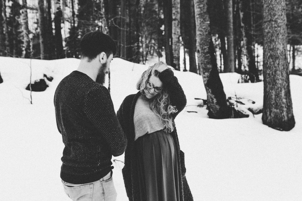 Babybauchshooting mit Schneeweitblick