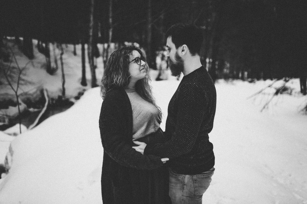 Babybauchshooting mit Schneeweitblick