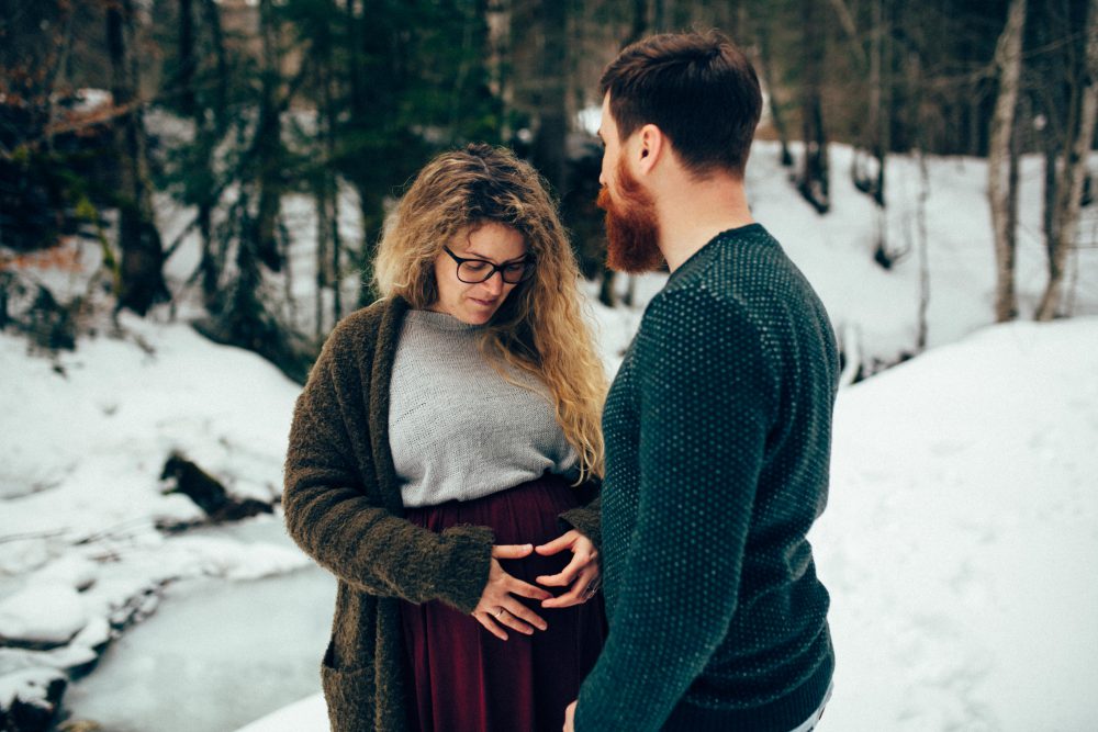 Babybauchshooting mit Schneeweitblick