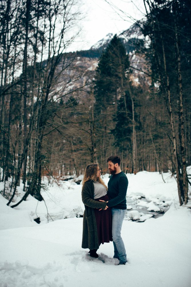 Babybauchshooting mit Schneeweitblick