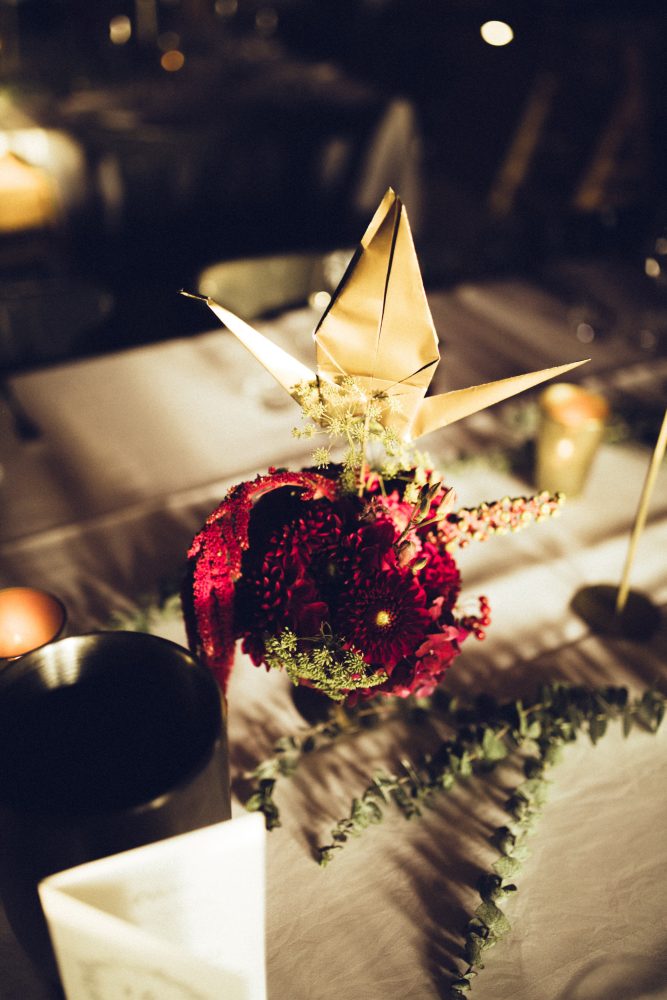 1001 Origami Kraniche auf der Scheunenhochzeit AmVieh-Theater / Schwindegg