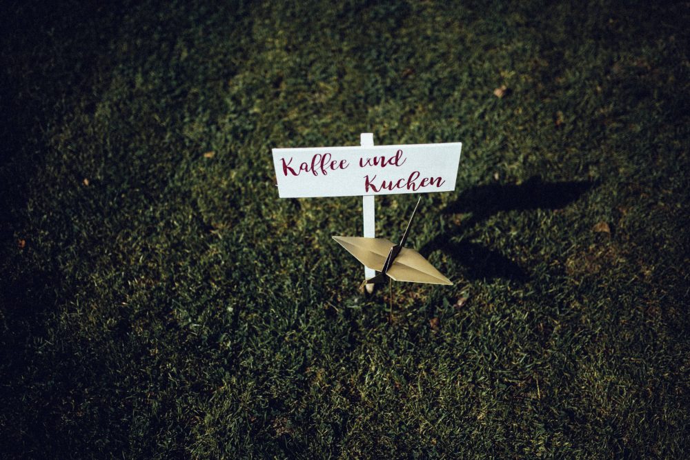 1001 Origami Kraniche auf der Scheunenhochzeit AmVieh-Theater / Schwindegg