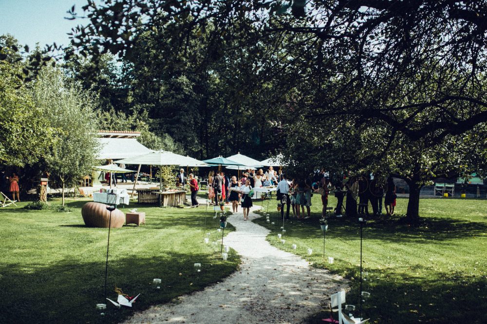 1001 Origami Kraniche auf der Scheunenhochzeit AmVieh-Theater / Schwindegg