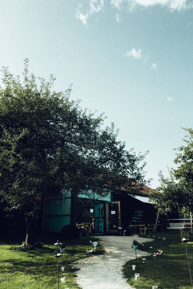 1001 Origami Kraniche auf der Scheunenhochzeit AmVieh-Theater / Schwindegg