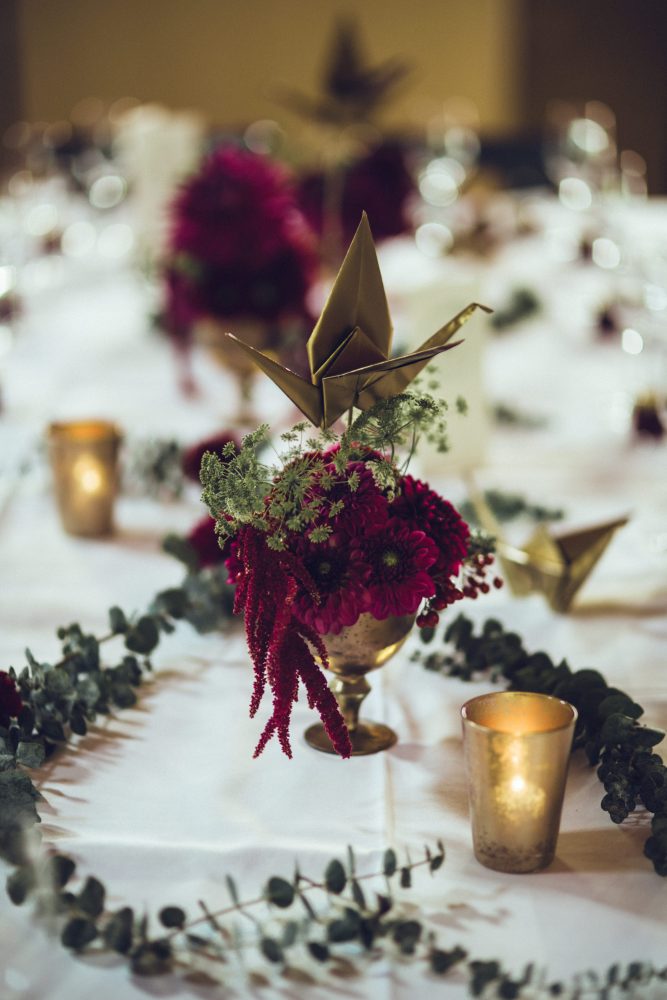 1001 Origami Kraniche auf der Scheunenhochzeit AmVieh-Theater / Schwindegg