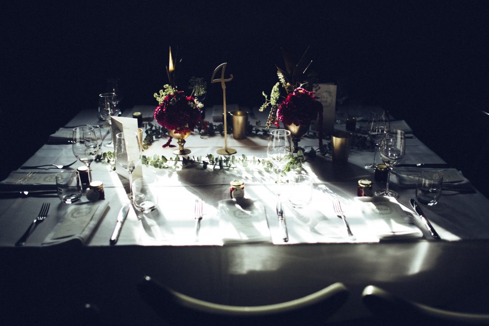 1001 Origami Kraniche auf der Scheunenhochzeit AmVieh-Theater / Schwindegg