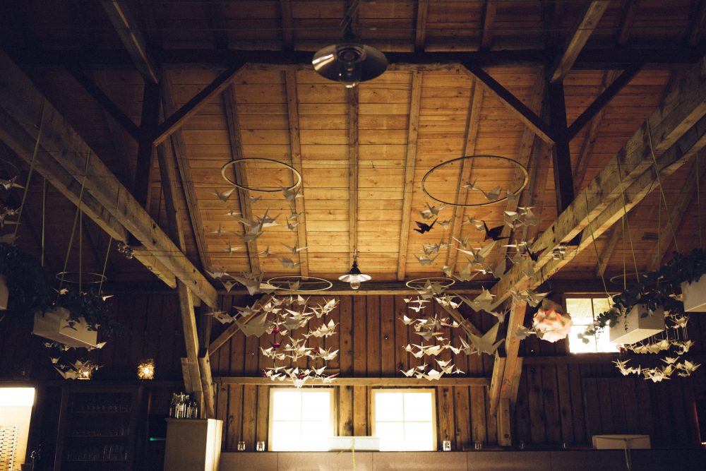 1001 Origami Kraniche auf der Scheunenhochzeit AmVieh-Theater / Schwindegg