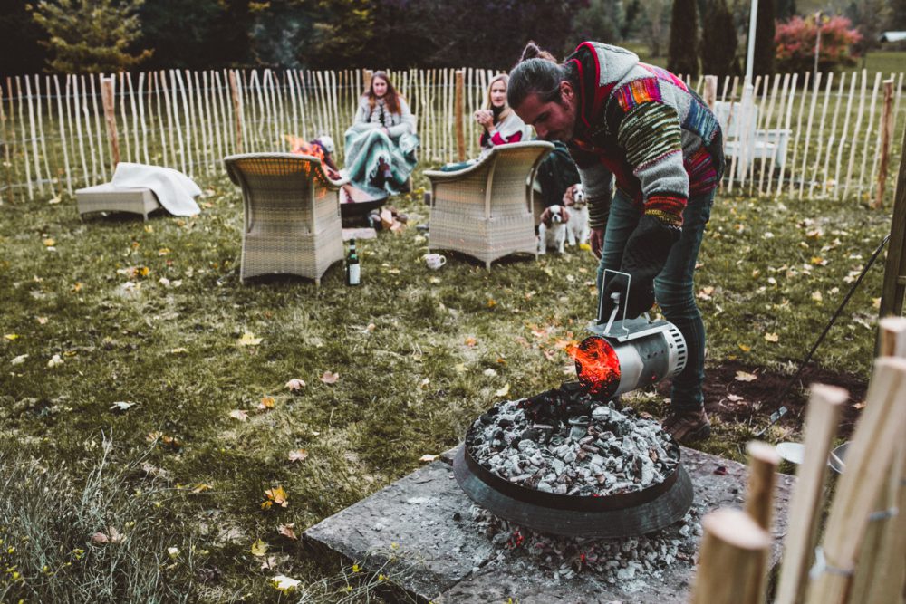 Herbstfeuer und Kochen mit der Peka im Garten