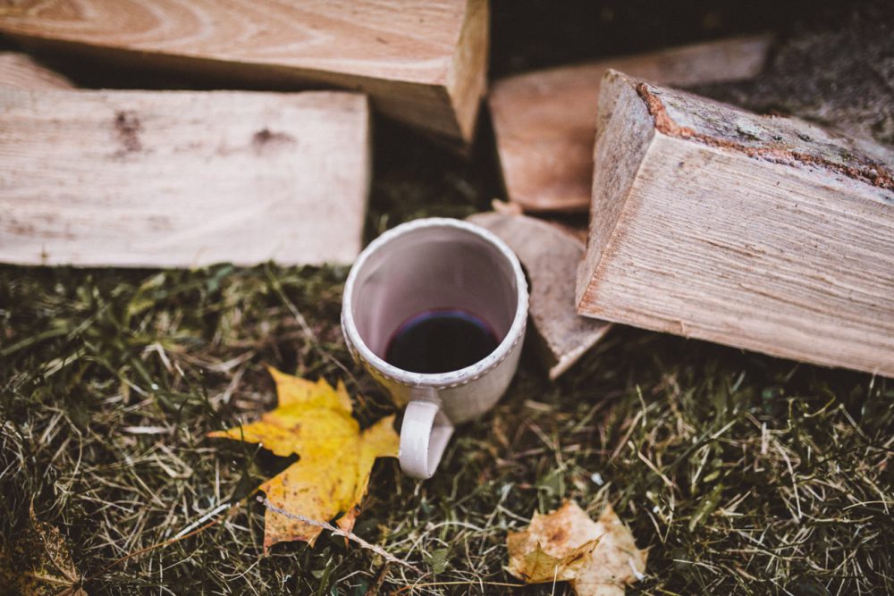 Herbstfeuer und Kochen mit der Peka im Garten