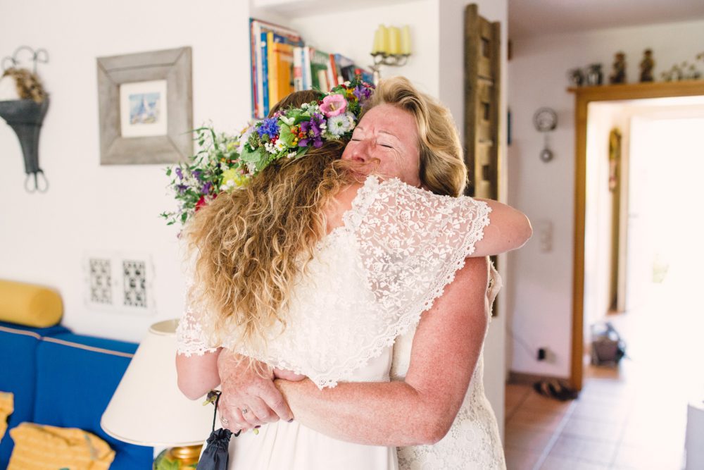 Barfuß Hippie Scheunen-Hochzeit in der alten Tenne bei Moosinning