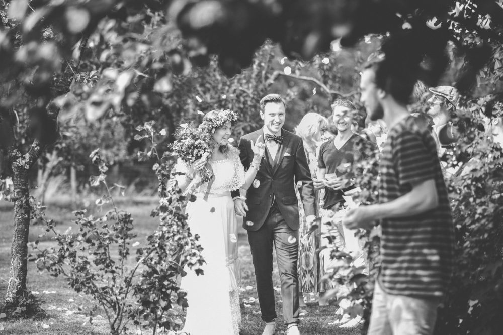 Barfuß Hippie Scheunen-Hochzeit in der alten Tenne bei Moosinning