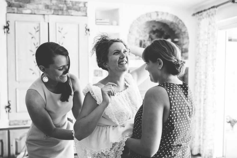 Barfuß Hippie Scheunen-Hochzeit in der alten Tenne bei Moosinning