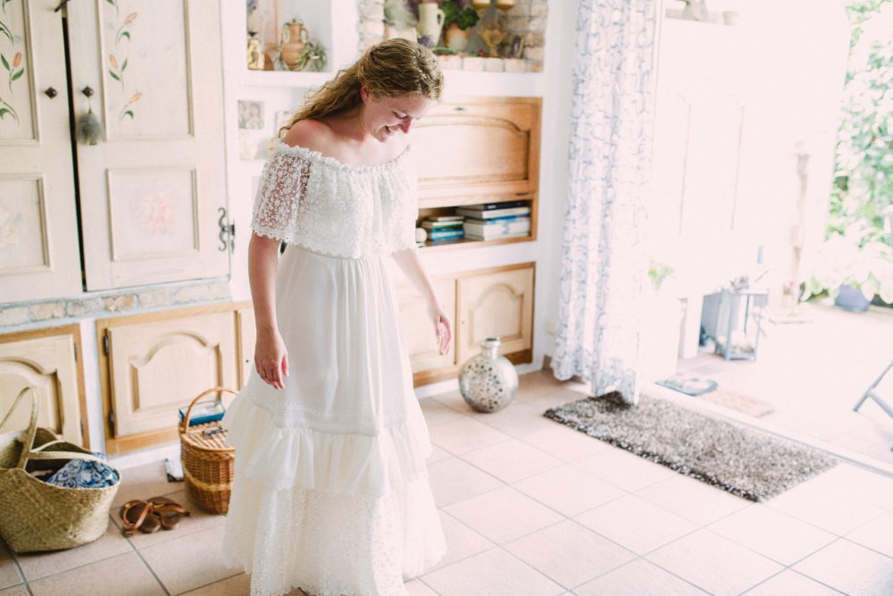 Barfuß Hippie Scheunen-Hochzeit in der alten Tenne bei Moosinning