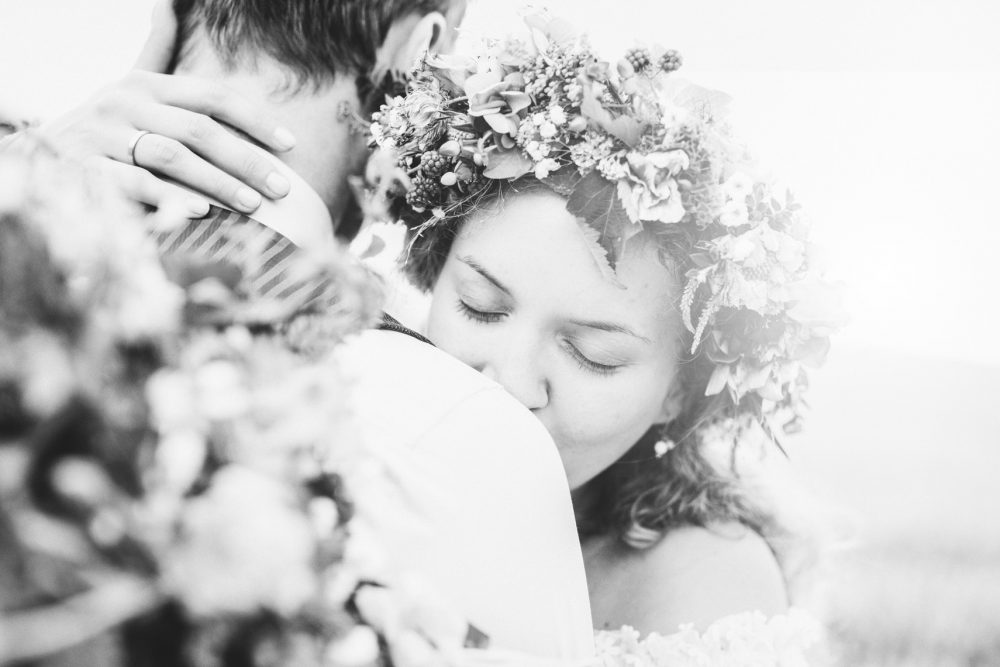 Barfuß Hippie Scheunen-Hochzeit in der alten Tenne bei Moosinning