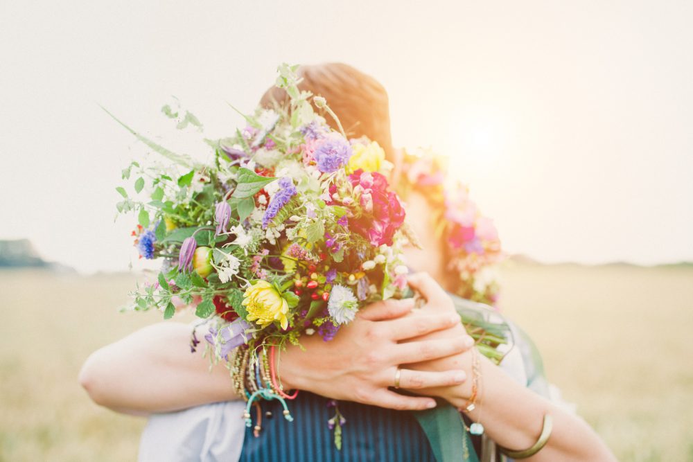 Barfuß Hippie Scheunen-Hochzeit in der alten Tenne bei Moosinning
