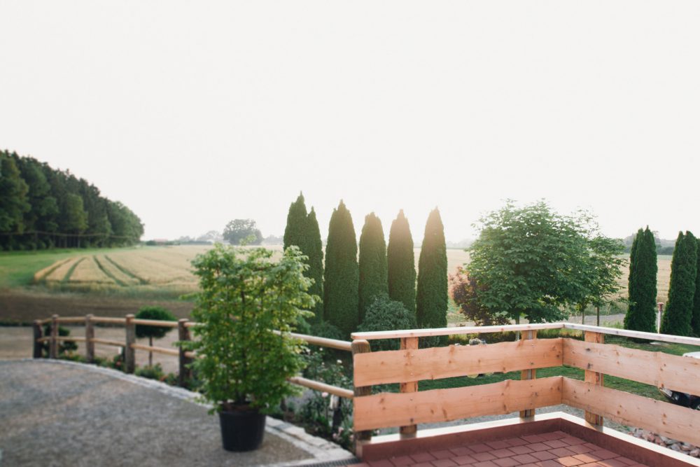 Barfuß Hippie Scheunen-Hochzeit in der alten Tenne bei Moosinning
