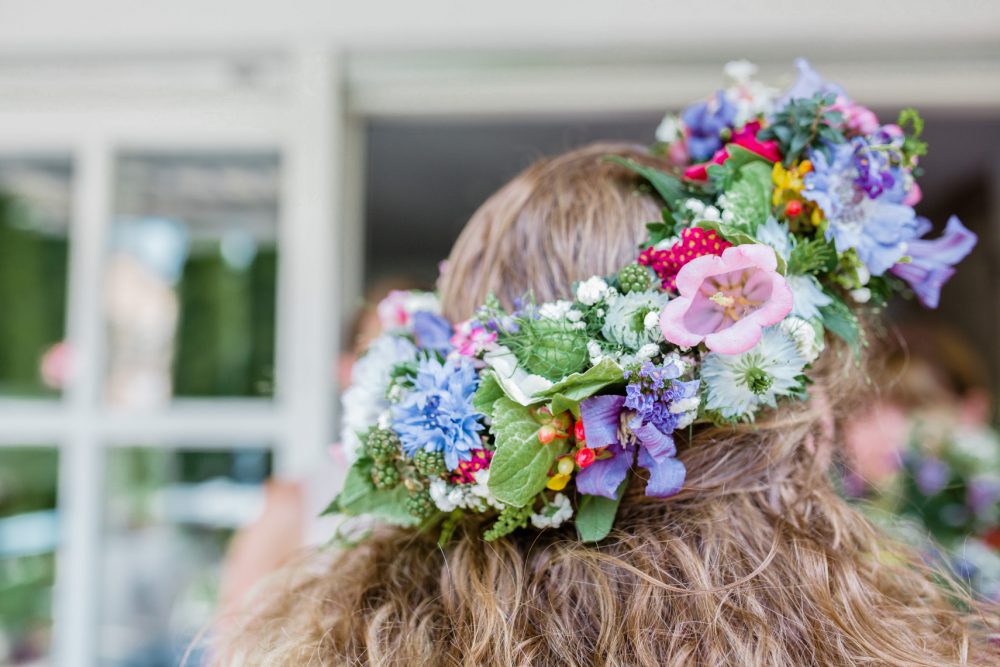 Barfuß Hippie Scheunen-Hochzeit in der alten Tenne bei Moosinning