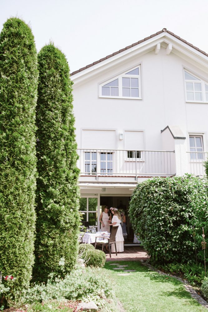Barfuß Hippie Scheunen-Hochzeit in der alten Tenne bei Moosinning
