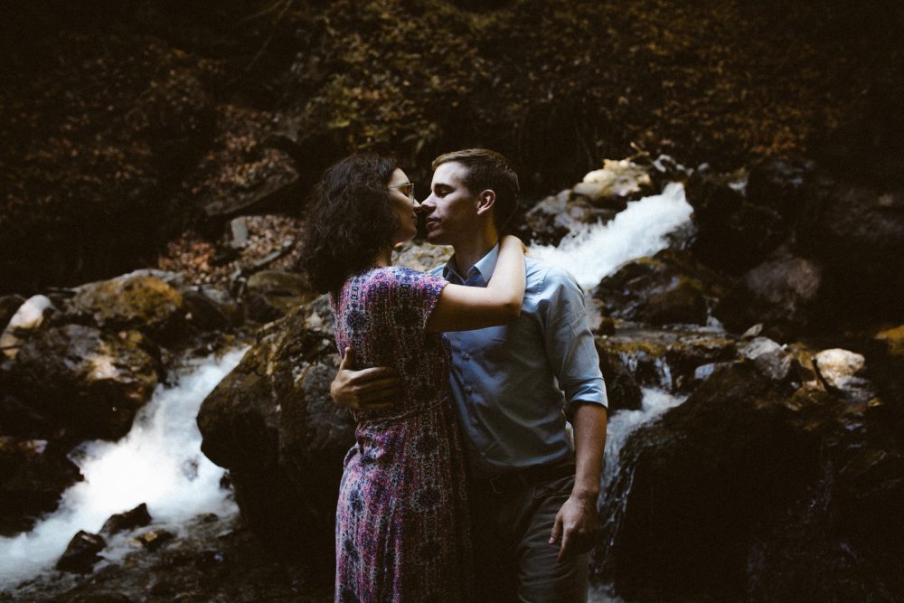 Engagement Shooting zwischen Wasserfällen
