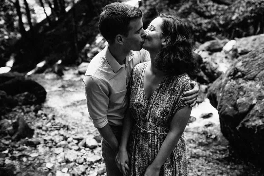 Engagement Shooting zwischen Wasserfällen