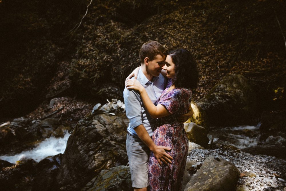 Engagement Shooting zwischen Wasserfällen