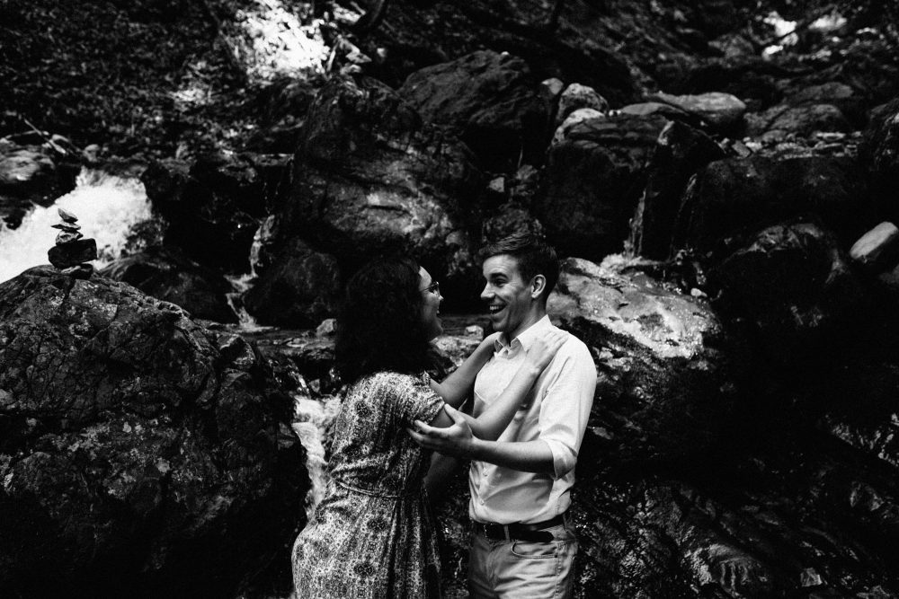 Engagement Shooting zwischen Wasserfällen