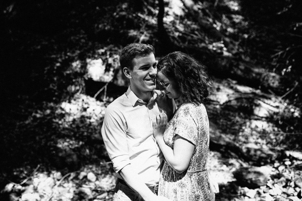 Engagement Shooting zwischen Wasserfällen