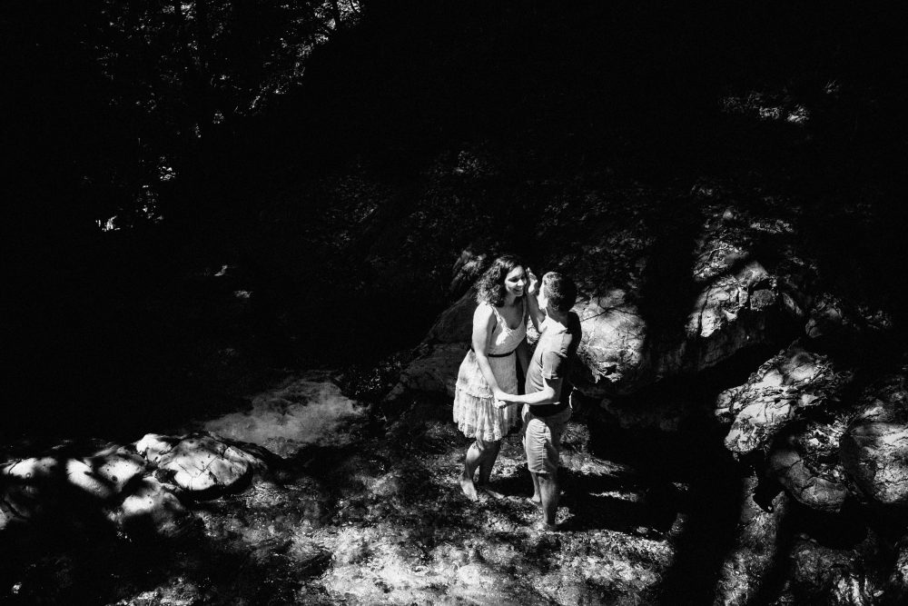 Engagement Shooting zwischen Wasserfällen