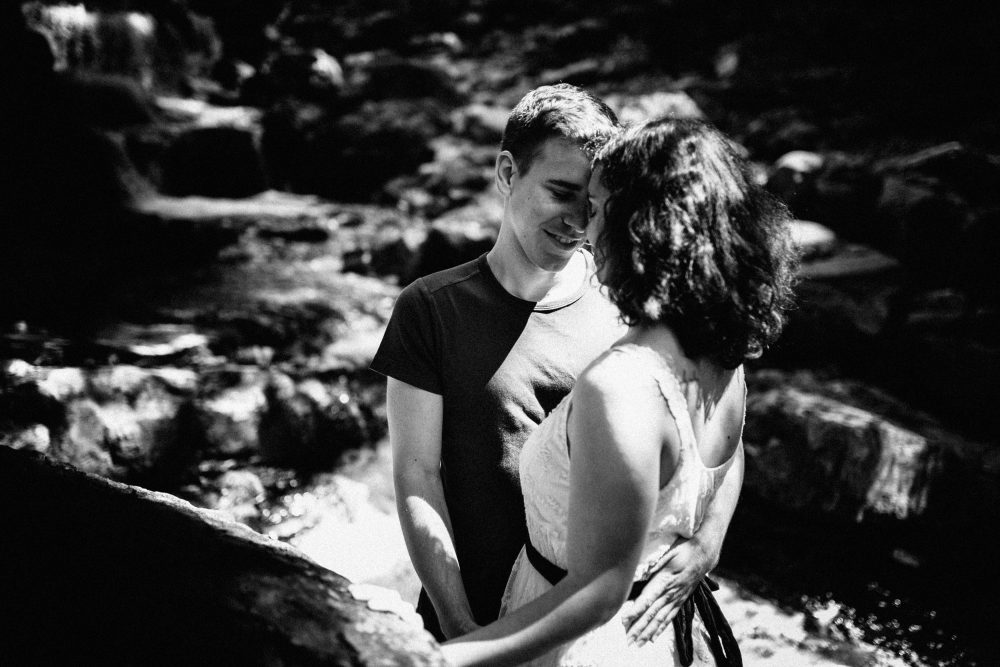 Engagement Shooting zwischen Wasserfällen