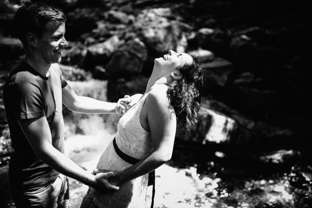 Engagement Shooting zwischen Wasserfällen
