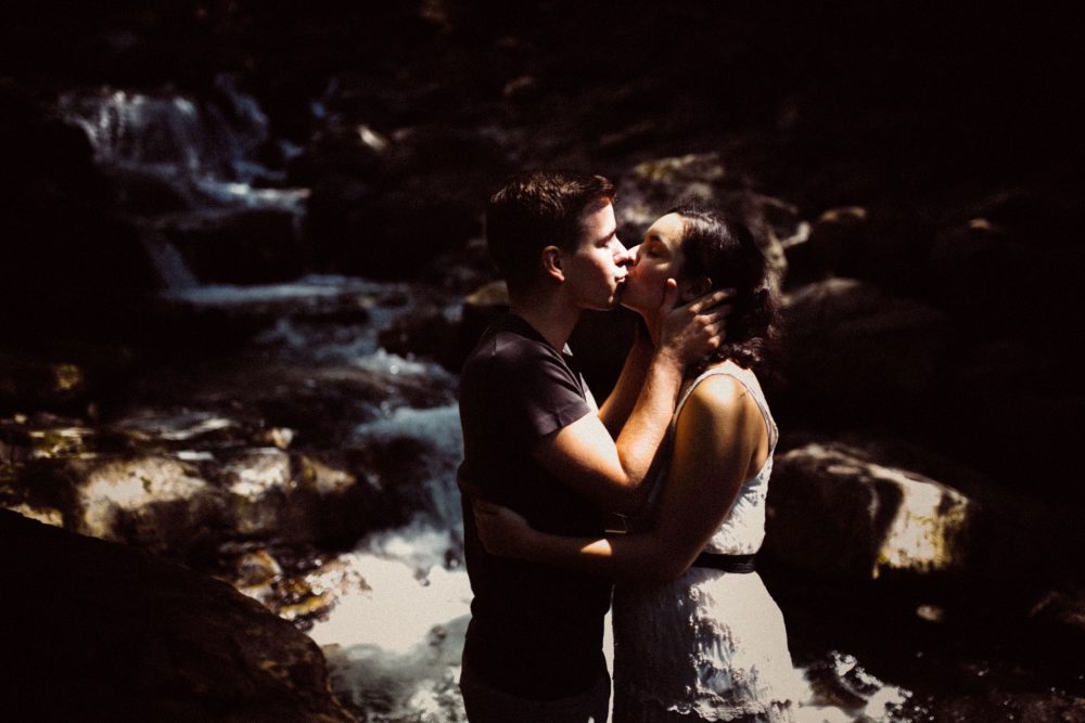Engagement Shooting zwischen Wasserfällen